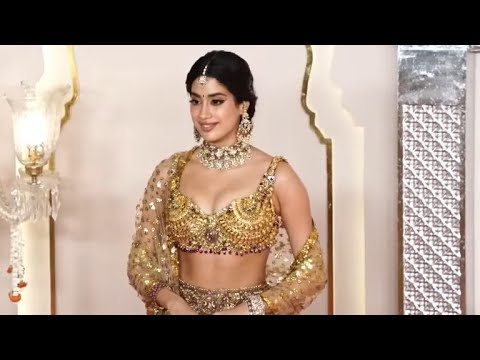 Janhavi Kapoor Arrives At Anant Radhika Wedding #ambani