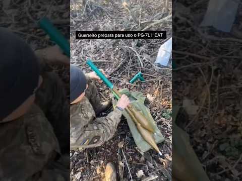 Guerreiro prepara para uso o PG-7L HEAT