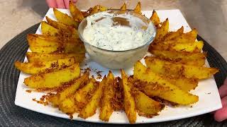 Patate croccanti al forno con salsa allo yogurt e formaggio – Facili e irresistibili!