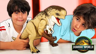 Buscamos los Juguetes de JURASSIC WORLD REBIRTH!! Dani y Evan y el Distortus Rex