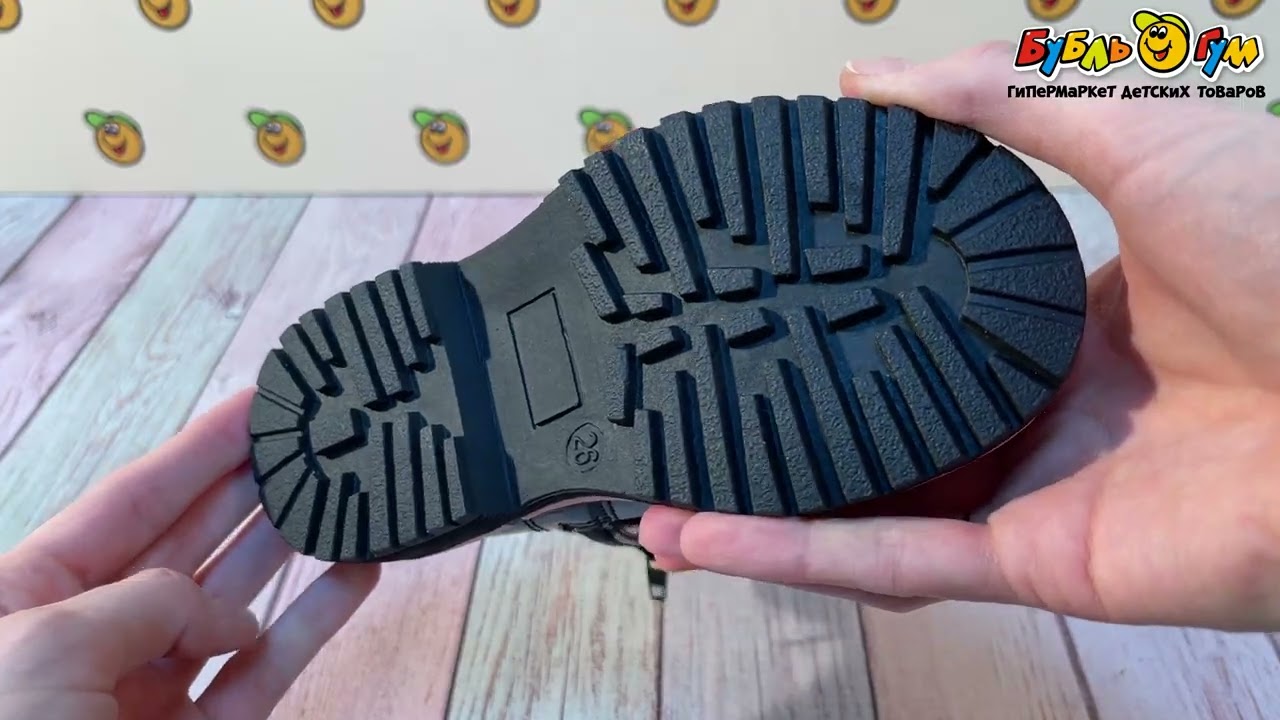 Ботинки Pasito на шнуровке с мордочкой кошечки и розовыми акцентами черные - видео