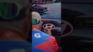 ¡El Grand i10 se transformó en un lienzo de metas cumplidas!