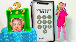 Nastya ist in der Welt eines magischen Telefons und spielt mit buntem Schleim