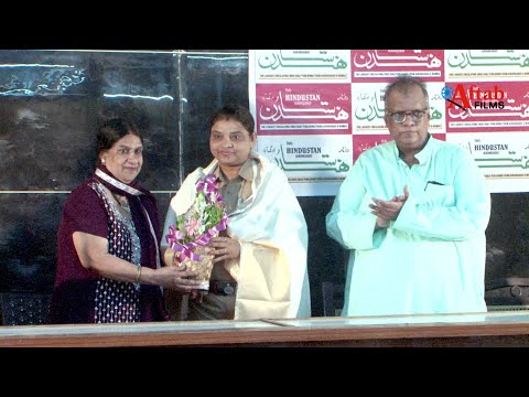 Feature Editor Noorunnisa Ansari felicitated Damini Pathak @ the 23rd anniversary of Daily Hindustan