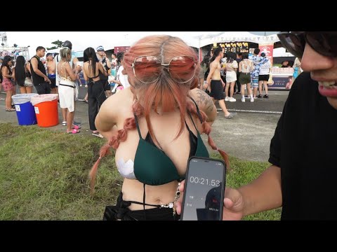 Asian Girls Bikini Dress Up Challenge｜街頭更衣室：辮子姑娘挑戰比基尼換裝