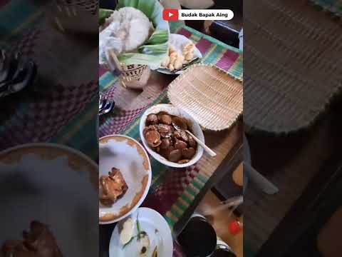 Suasana jam makan crew di dapur KDM😍#katakatabapakaing