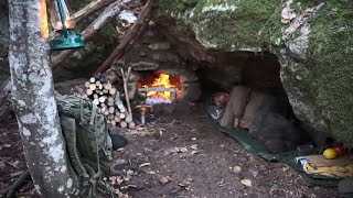 Seven ideas to survive in the cold. Learn how to build a open fireplace out of stones and clay