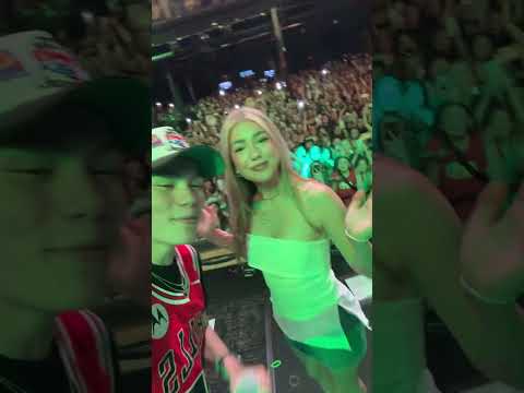 the girl in green is back 😅