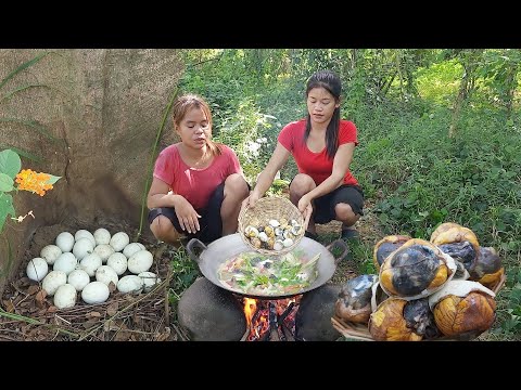 Survival in forest, Found duck egg for food, Baby duck egg soup tasty, eating delicious in jungle