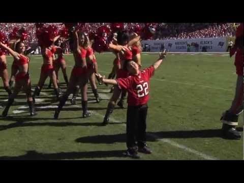 'Little Fear' Does The Gangnam Style & Dougie With Tampa Bay Cheerleaders!