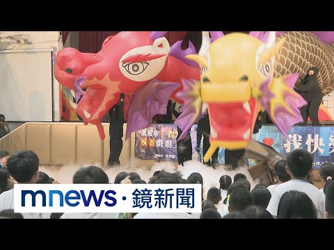 紙風車前進士林國小反毒！第1千場表演　學生超嗨｜#鏡新聞 - YouTube