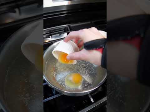 How to poach multiple eggs #recipe #eggs #poachedeggs