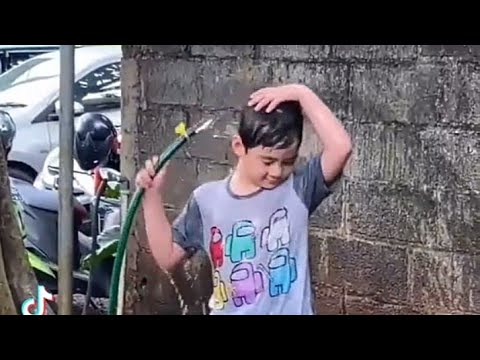 ANAK SULTAN MAINAN SELANG AIR🤣❓