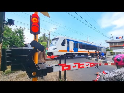 3 Perlintasan Kereta Api KRL | 3 Jenis Palang Pintu