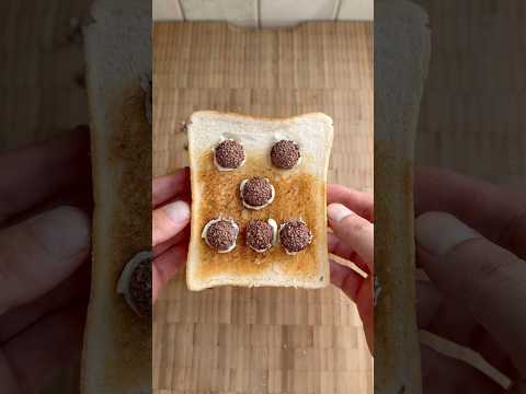 Kinder Joy strawberries toast ! 😋