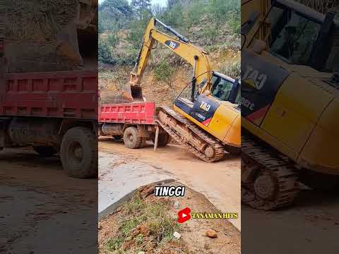 ✅Detik detik menegangkan kendaraan bego naik ke atas mobil truk #shorts #shortsvideo
