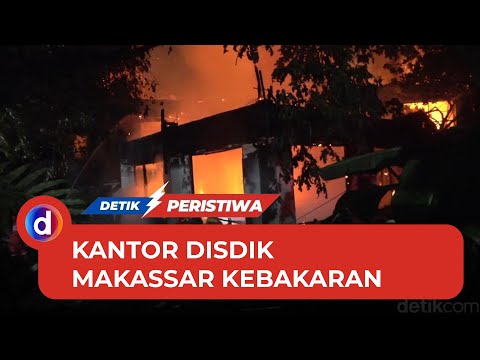 Kebakaran Hebat di Kantor Disdik Makassar, 31 Mobil Damkar Diterjunkan