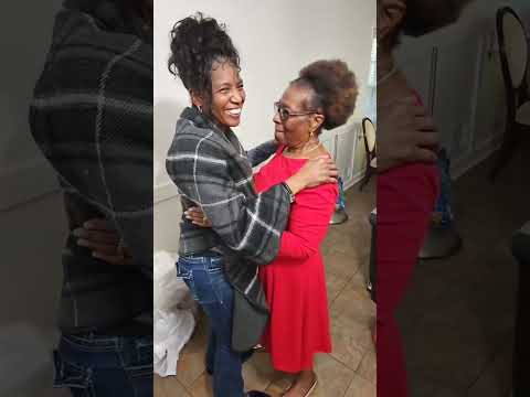 Surprising Family #surprise #mom #family #reunited #reunion #emotional #love #shorts