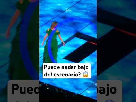 Por fin se Revelo el Secreto de Taylor Swift para NADAR bajo el Escenario…