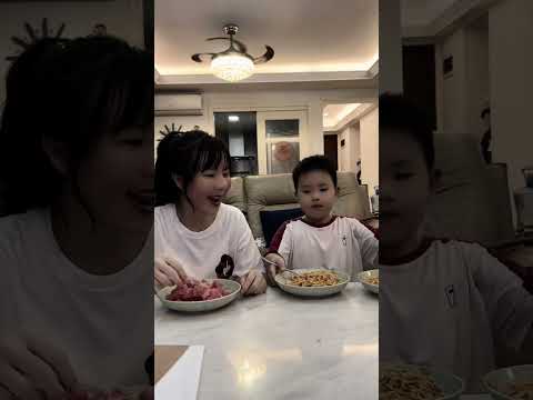 上了小学的胖晨好像懂事了，会照顾人了……#又是母慈子孝的一天 #亲子互动 #妈呀太香了 #人类幼崽