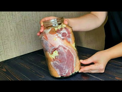Я просто положила его в банку. Так сало солю много лет!