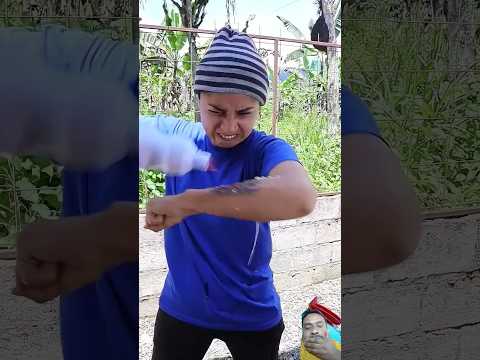 Mamá me Raspe el Brazo ??? #shorts #humor #videos_de_risa #mamá #comedia #graciosisimo #sipess #shot