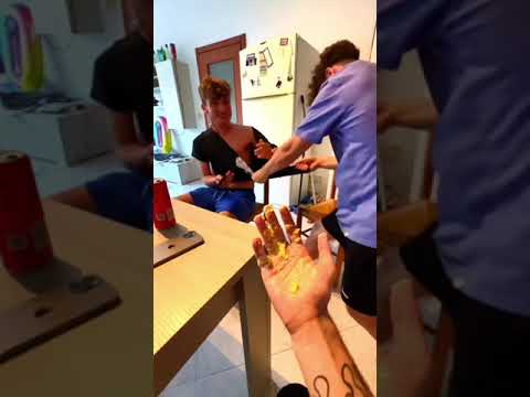 AVRESTI UN TOVAGLIOLO..?😂