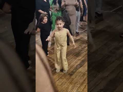 La niña señora si existe 😎💃 #dance #baile #nina #techno #viral #shorts #humor #fyp #parati