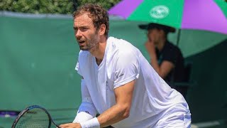 Roman Safiullin vence Andrey Rublev e avança a 2ª rodada de Wimbledon