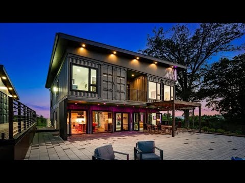 15 Shipping Containers Built a Luxury Residence Worth $5 200 000