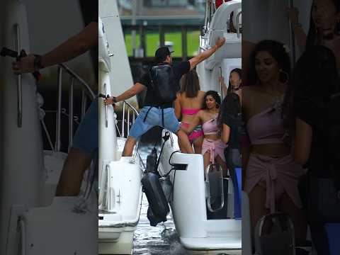 📸🌊Photographers Risky Yacht Boarding Technique!🚢⚓| Miami River | Miami Boats. ✨📸