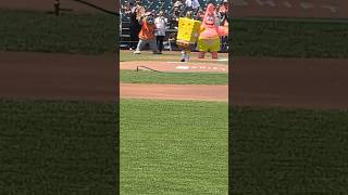 Sponge Bob throws first pitch at Oracle Park!
