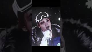 SORRY THE WORDS CUT OUT LMAO #gerardway #mcr #mychemicalromance #gerardwayedit #christmas #fypp