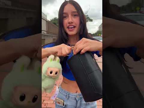 ¡llévese todo… menos mi llavero de Labubu! 😂🔑 #humor #shorts #belleza #shorts  #maquillaje  #pnkwow