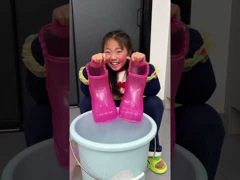 妹妹的洗脚方式太有趣了! #实用好物#好物推荐 #funny