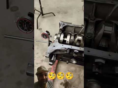 The engine cylinder then setting the crank setting 🧐😳🤙😲🪛🔧 please like surprise Bedford in the bow