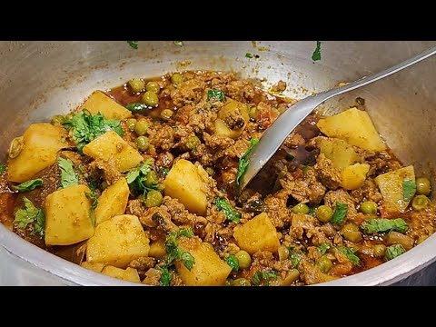 Keema Matar Aloo Restaurant Aur Dhabe Par Khayi Jane Wali Dish