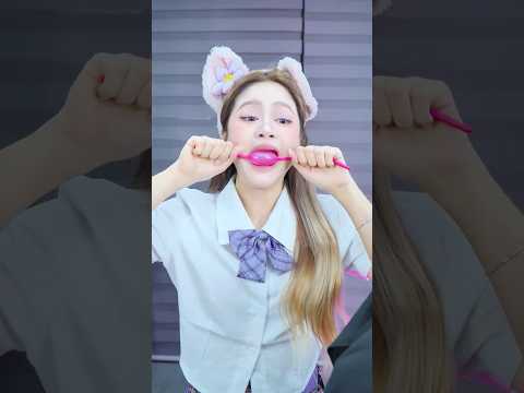 Classroom Magic Show... From Clumsy to PRO! 🎩 #lilymeow #lilymiumiu #couplegoals #schoolcrush