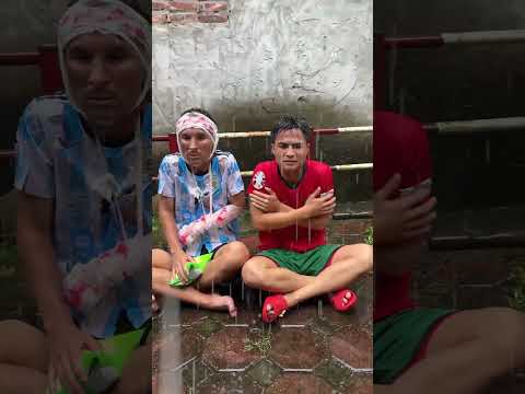 Xin hay giúp đỡ Ronaldo và Messi #shorts #kindness