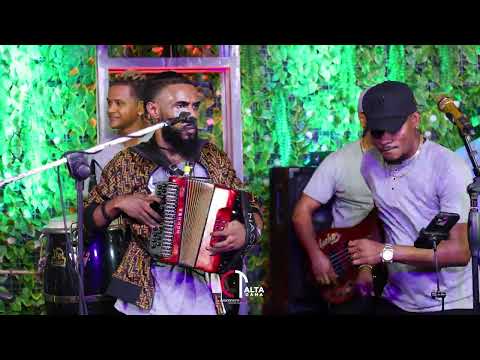 La Draga En Vivo - El Diamante Negro y La Super Mini Banda