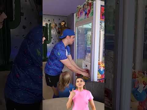 LUKE BRINCANDO NA MÁQUINA DE PELÚCIA | 👋🏻LIBRAS