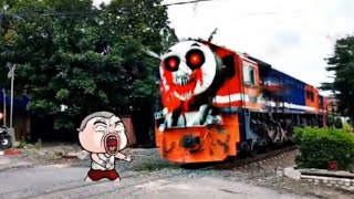 Kereta Hantu dan Truk Truk Lucu diperlintasan Kereta Api - Last Train