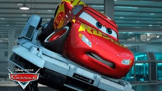 Relâmpago McQueen em uma Corrida de Realidade Virtual | Pixar Carros