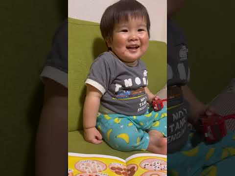 自分で笑っちゃう2歳1ヶ月 #赤ちゃんのいる生活 #2歳 #爆笑