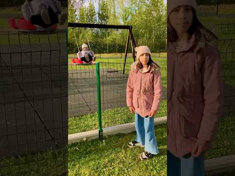 Quand la Balançoire Retient les Enfants #humour #shorts #jeux #sister #famille #enfants #cadeau #mdr