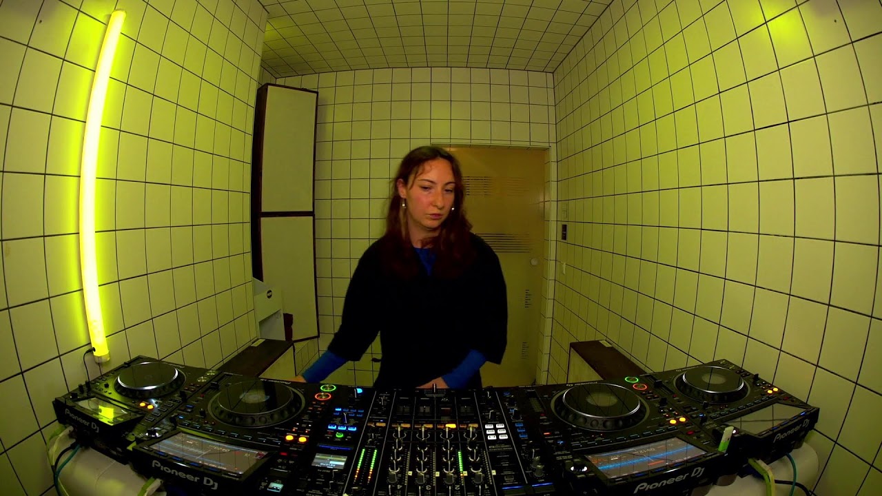 Mia Duni | HÖR – November 5 / 2025