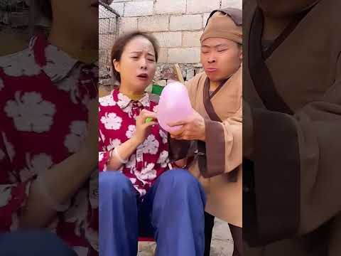 Satisfying Chinese short man thinks she hides candy inside the balloon | 中国矮个子男人认为她把糖果藏在气球里了 #part4