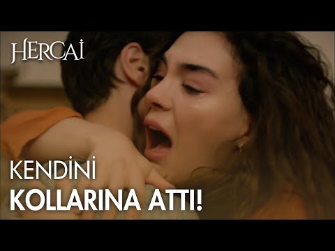 Reyyan, korkudan öyle bir sarıldı ki... - Hercai Efsane Sahneler
