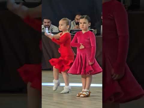 ⚡️Ты не ты, когда голоден! Хорошего вам настроения🎄 #бальныетанцы #dance #спортивныетанцы