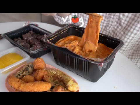(ENG) vlog 어서와 셀프 사육은 처음이지? / 떡군이네 로제 떡볶이 / 김말이 대량생산 / 크림우동, 콩불,열무비빔밥 /  자취일상 브이로그 / 황학동 벼룩시장